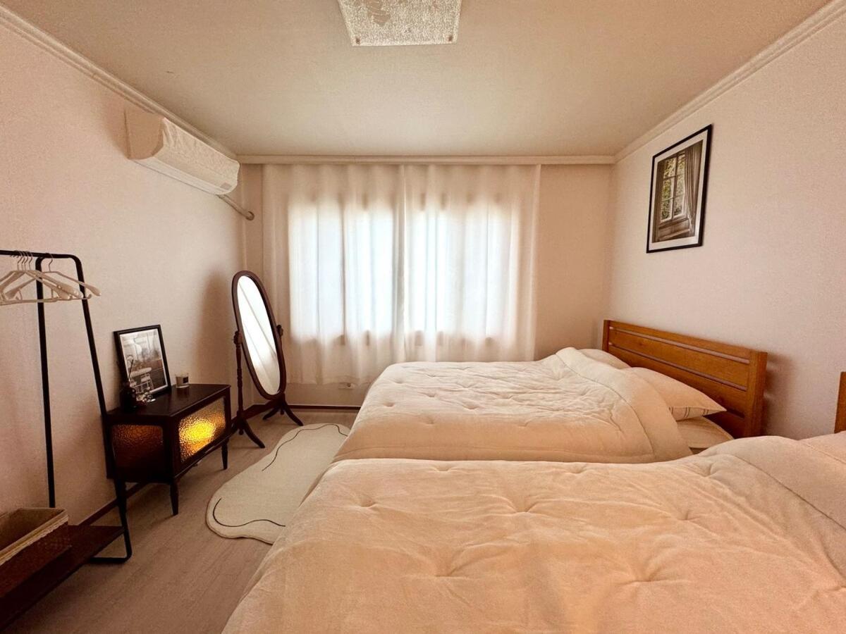 At Home, Sunny Emotional Accommodation, Free Parking, 3 Q Beds, Attic Movie Theater Busan Eksteriør bilde